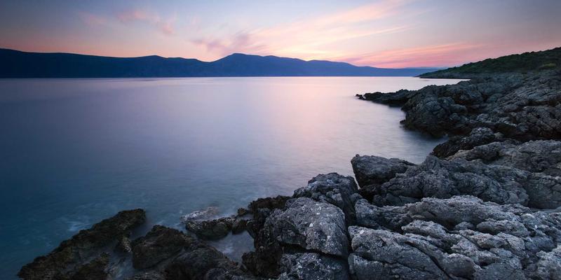 构建安全边界：零信任网络访问（ZTNA）如何重塑企业远程办公的网络安全与系统架构