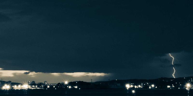 网络安全新纪元：400G/800G高速以太网如何重塑数据中心互联与IT解决方案