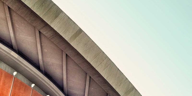 量子密钥分发（QKD）重塑金融安全：系统架构、网络技术与应用挑战